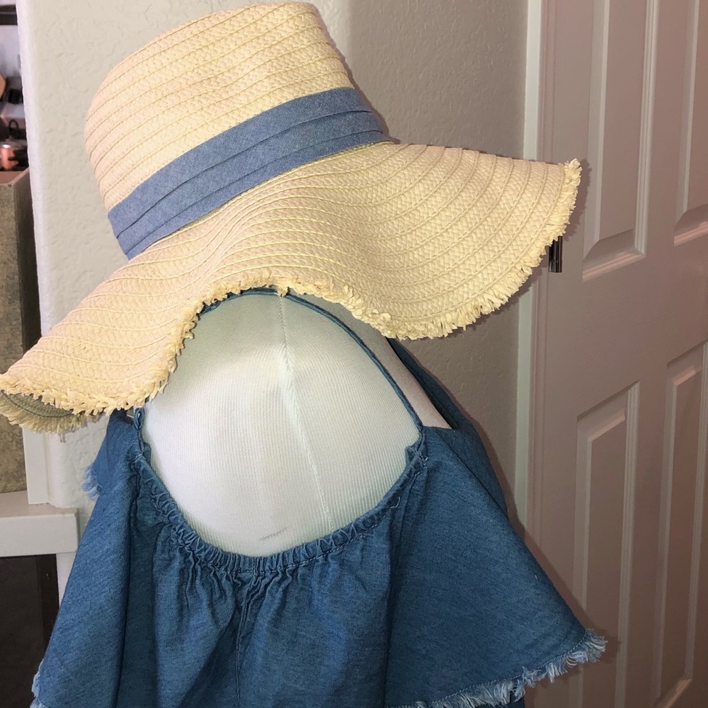Straw hat with chambray band
